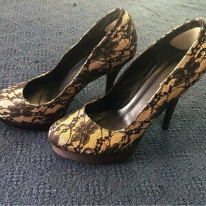 Elegant Lace Women's size 9 Platform Heels